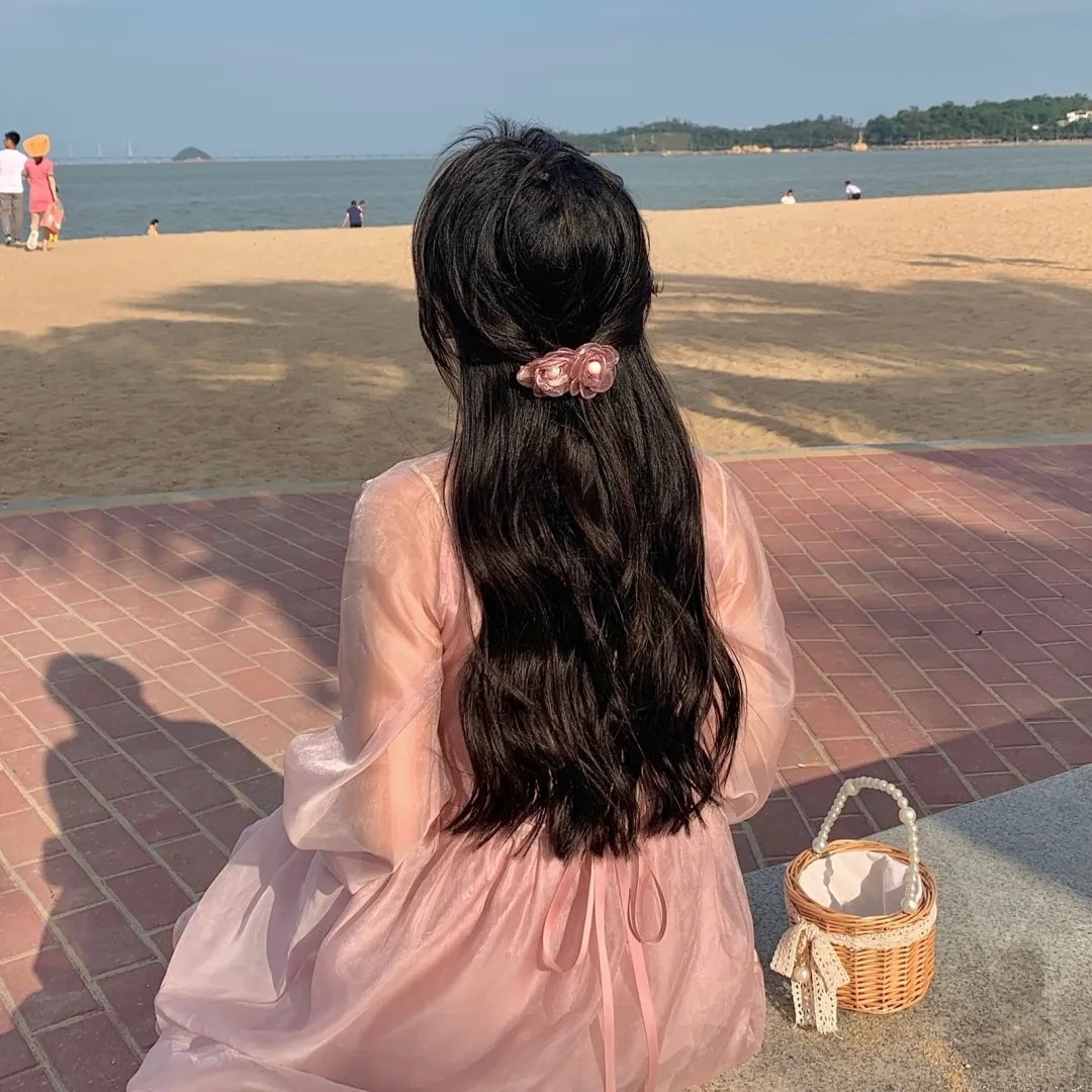 三女性